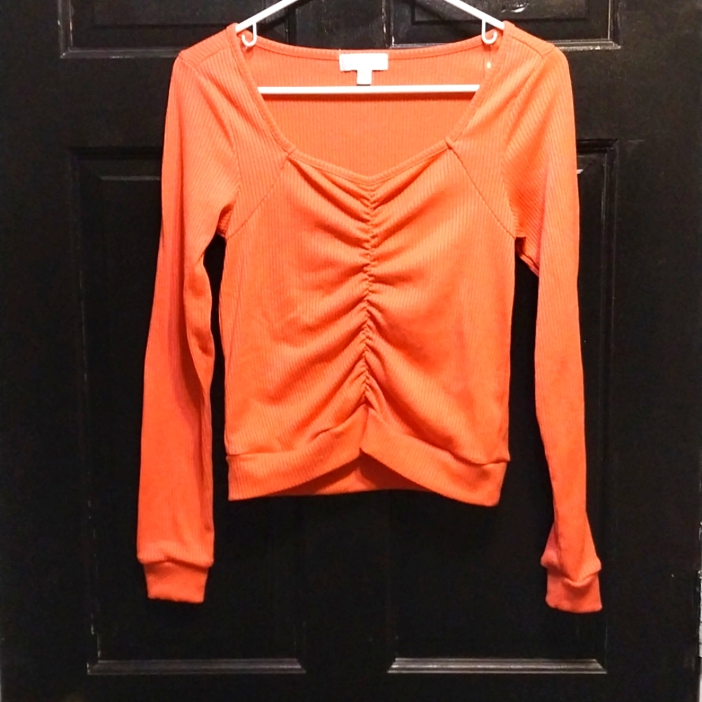 Adorable crop long-sleeved